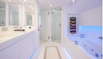 Motor yacht Star Bathroom